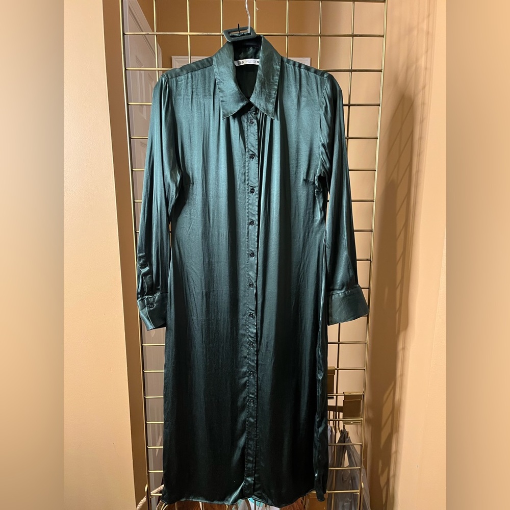 Zara SZ Large woman’s Button Down Midi Shirt Dress